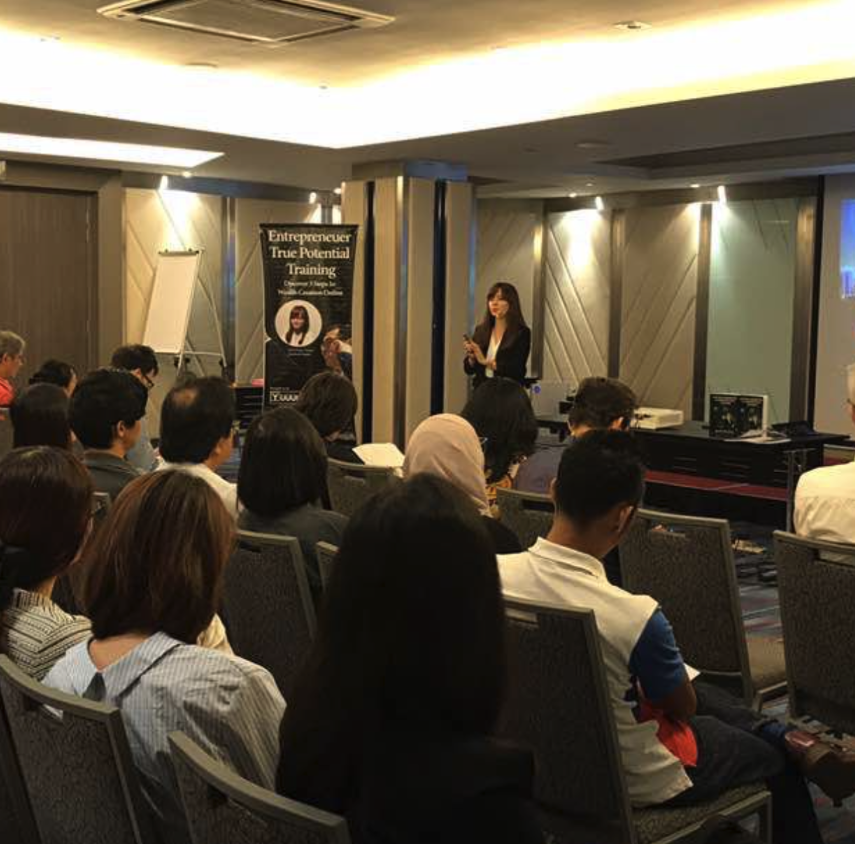 Vivi 老師在企業培訓現場分享